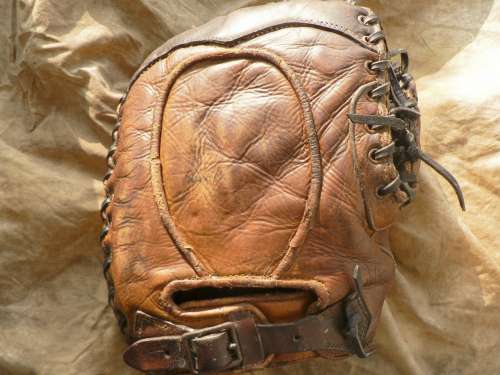 Gus Suhr Globe Basemitt Back